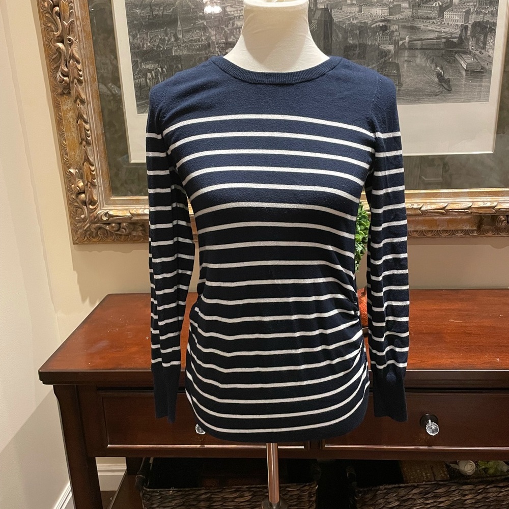 H&M Maternity sweater minimally used. Ruched sides allow for additional stretch